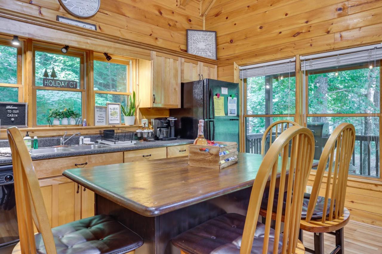 Riverfront Ellijay Cabin With Deck And Pool Access! Экстерьер фото