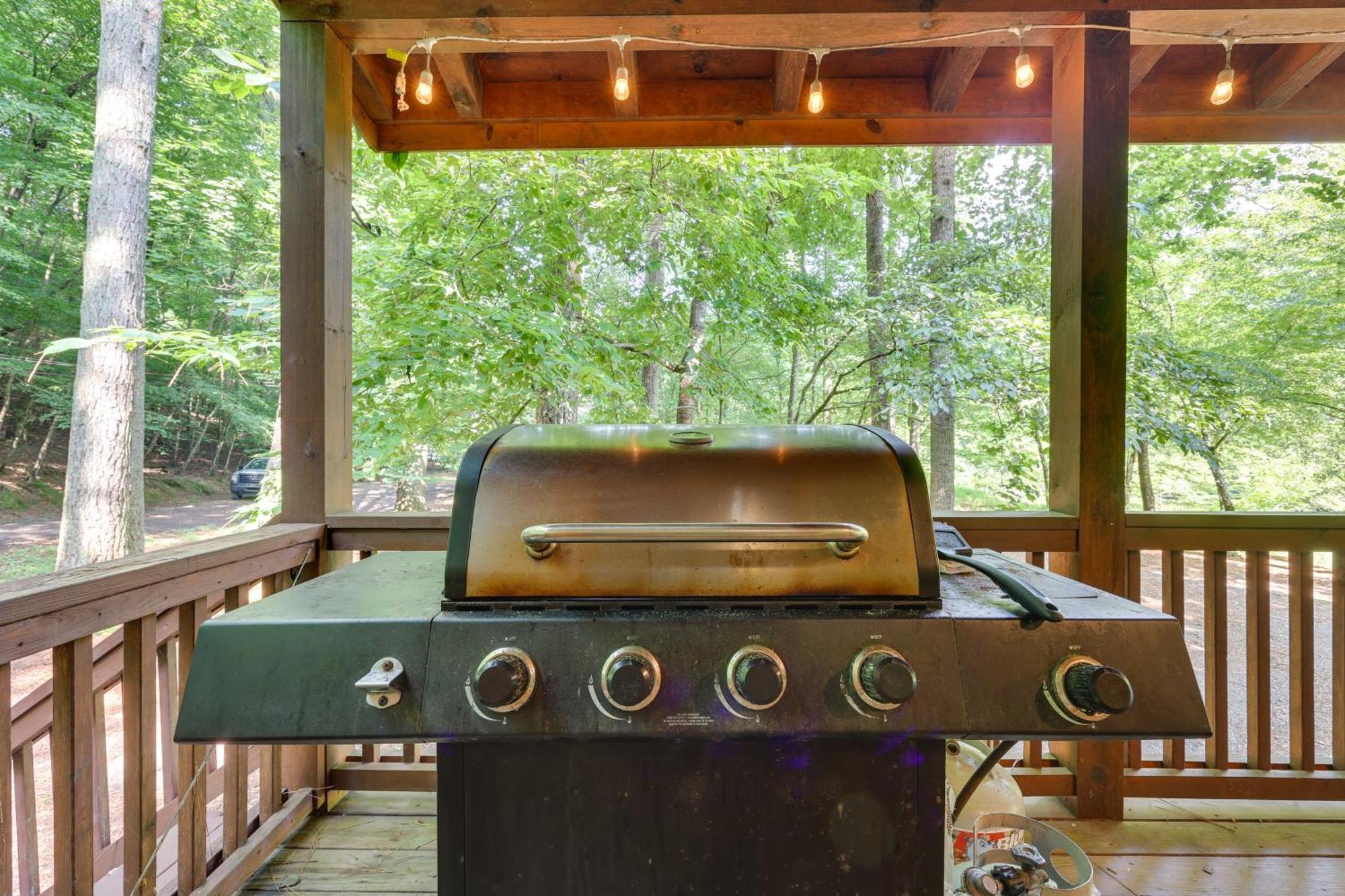 Riverfront Ellijay Cabin With Deck And Pool Access! Экстерьер фото
