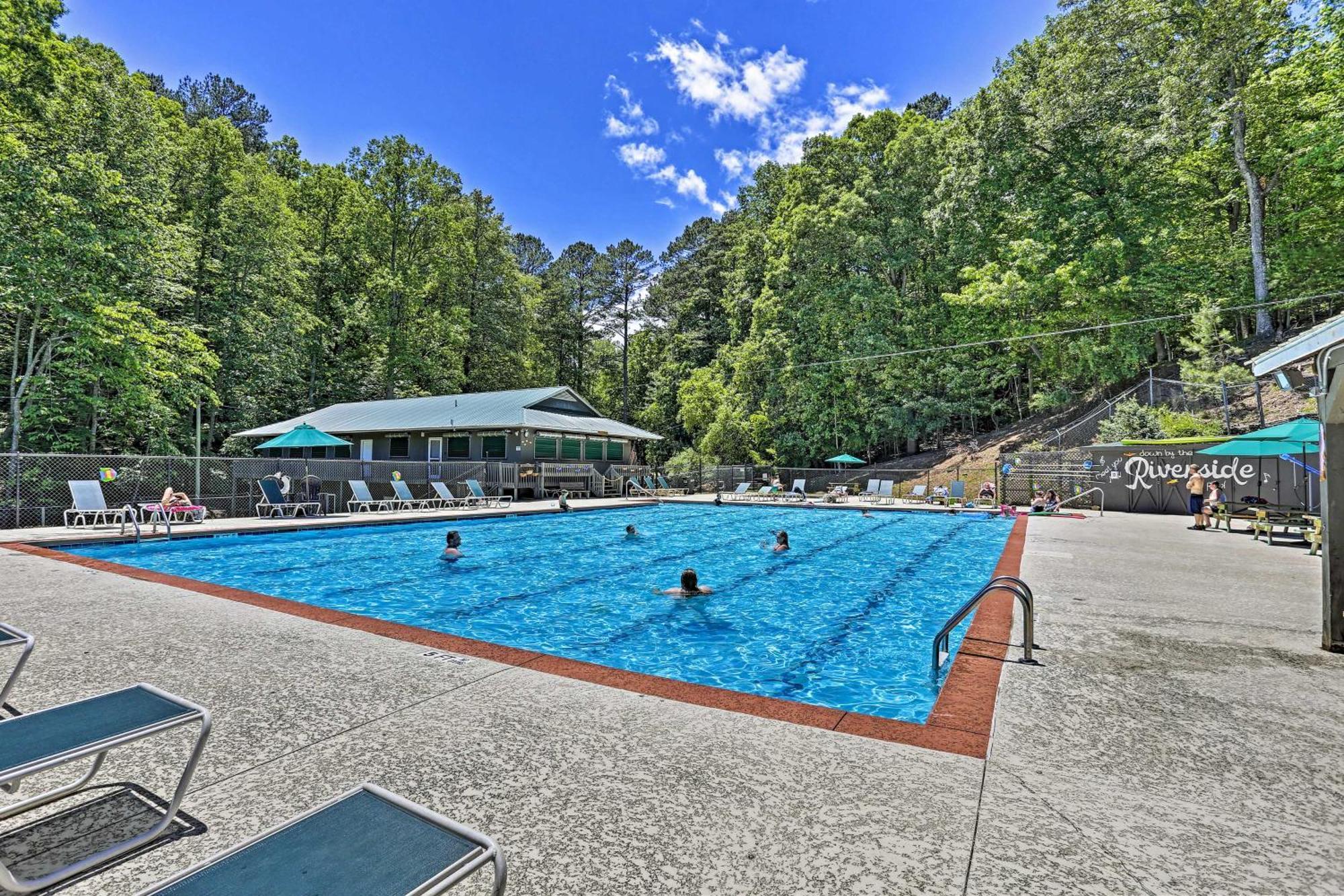 Riverfront Ellijay Cabin With Deck And Pool Access! Экстерьер фото
