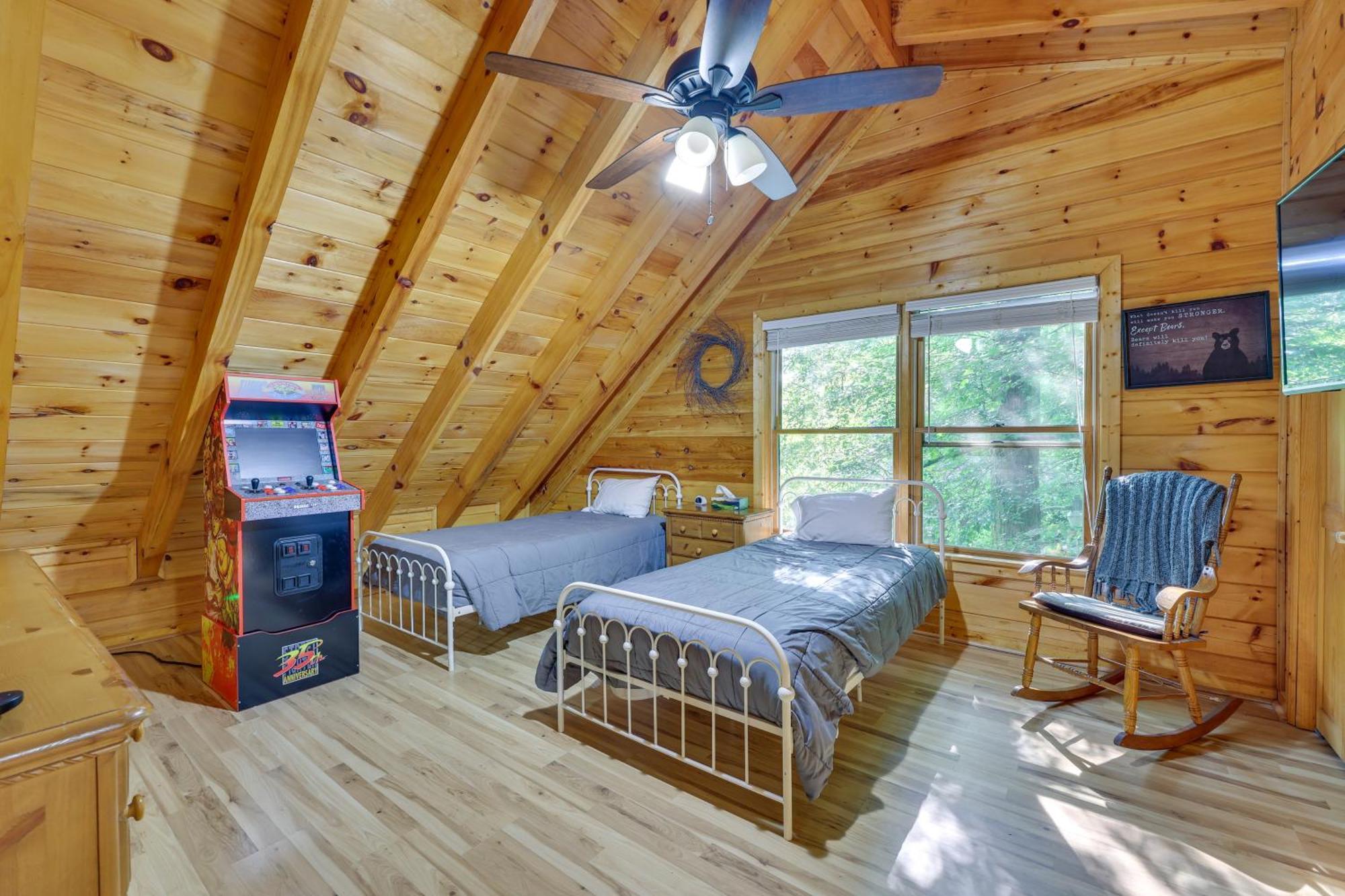 Riverfront Ellijay Cabin With Deck And Pool Access! Экстерьер фото