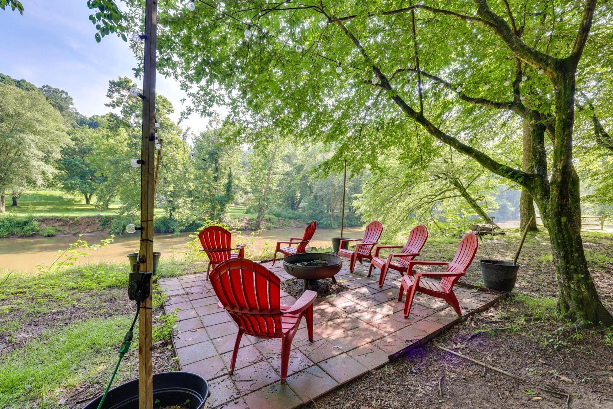Riverfront Ellijay Cabin With Deck And Pool Access! Экстерьер фото
